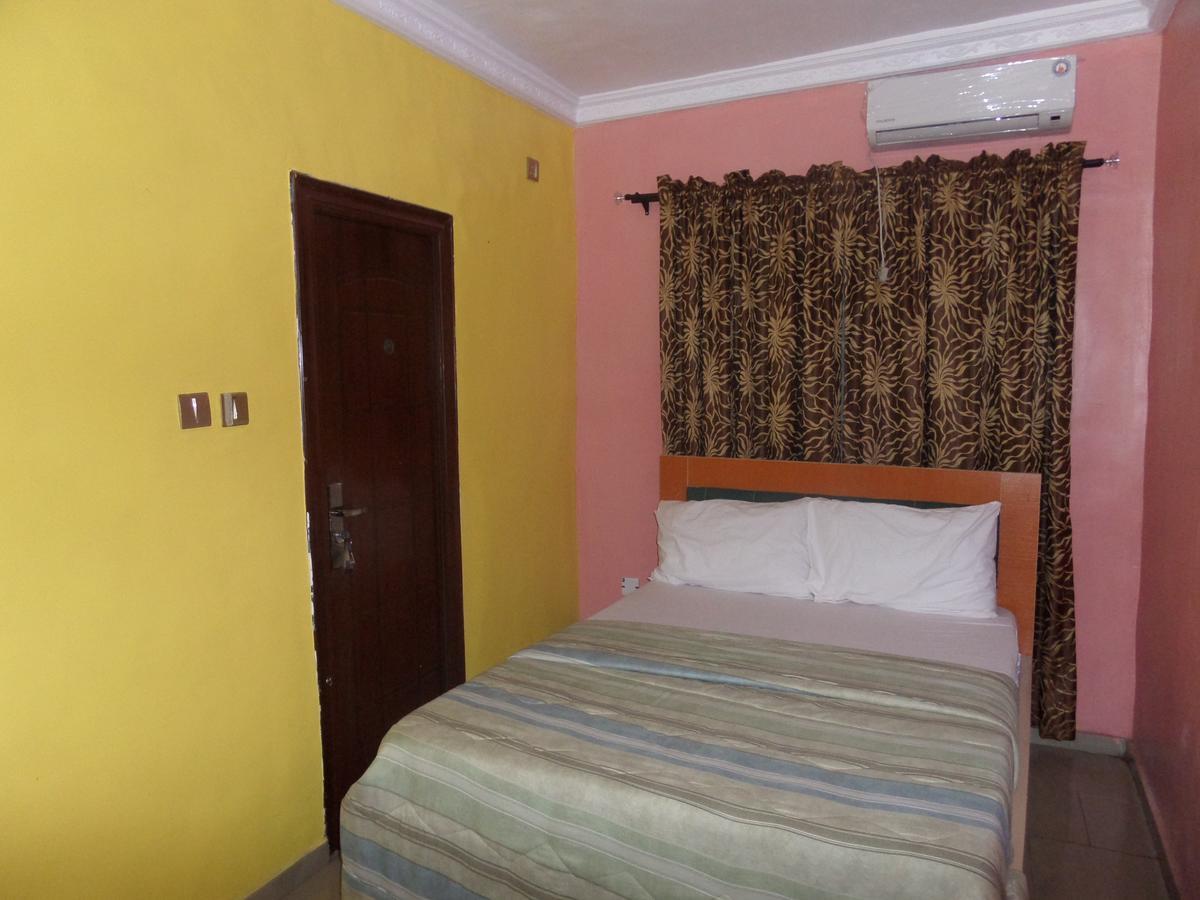 De-Zone Hotel Ikotun Kültér fotó